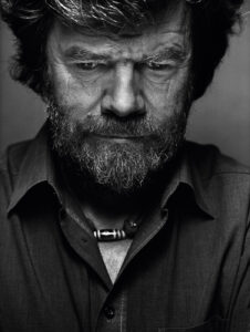 Reinhold-Messner_Leben-am-Limit_c_Arne-Schultz